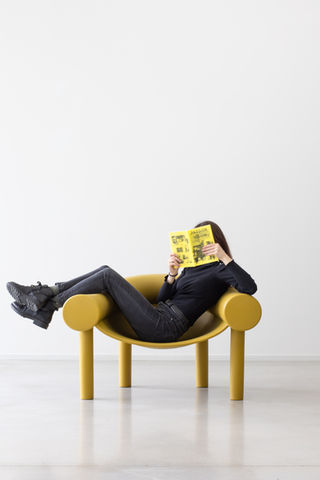 Magis_samson_low-chair_ambient_SD1890_curry_11_2.jpg