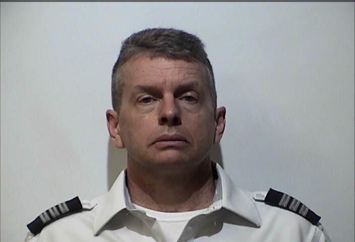 Pilot in Kentucky arrested on triple murder charges