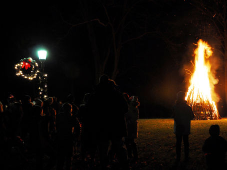 Bonfire Night Etiquette: Hosting and Attending With Good Grace