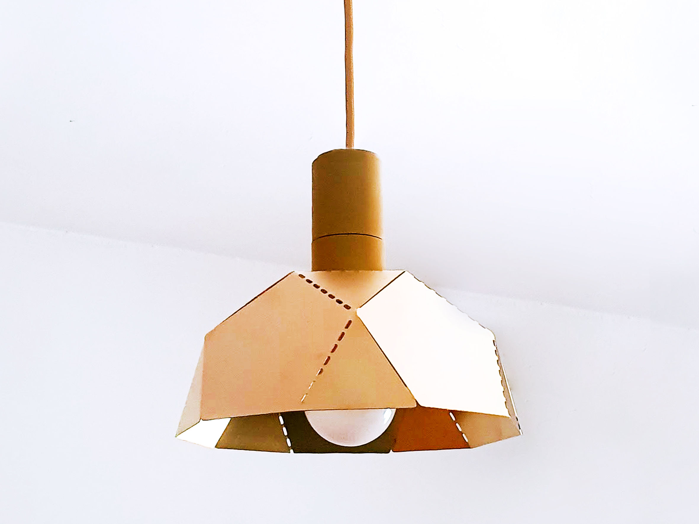 אהיל תאורה חצי כדור