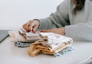 Comment choisir les vêtements adaptés pour son bébé ?