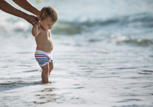 À partir de quel âge peut-on amener son bébé à la mer ?
