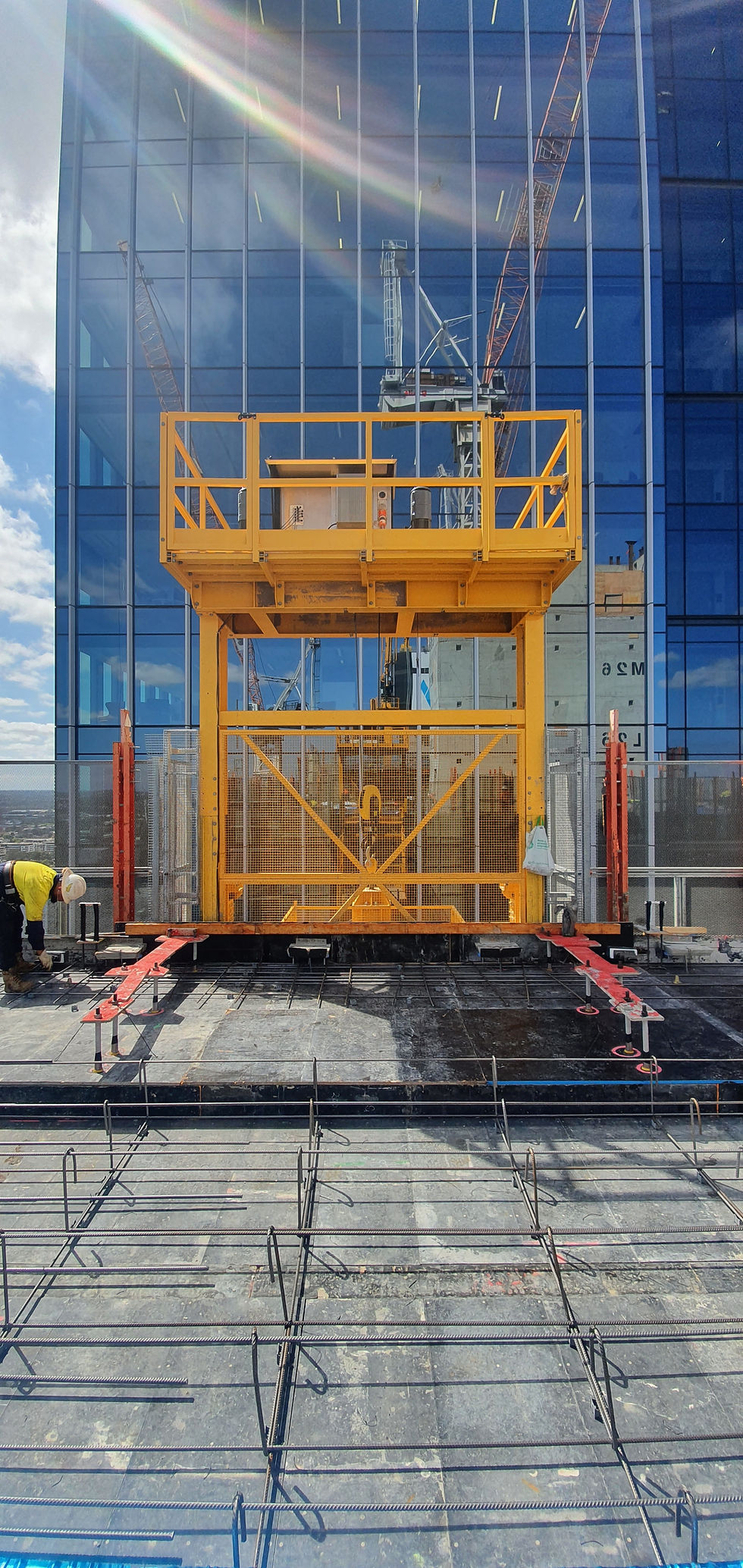 External formwork hoist