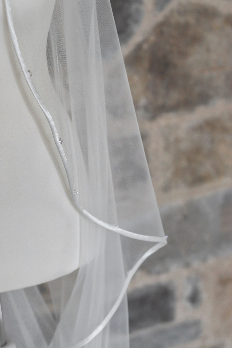Ivory tulle veil with satin edging