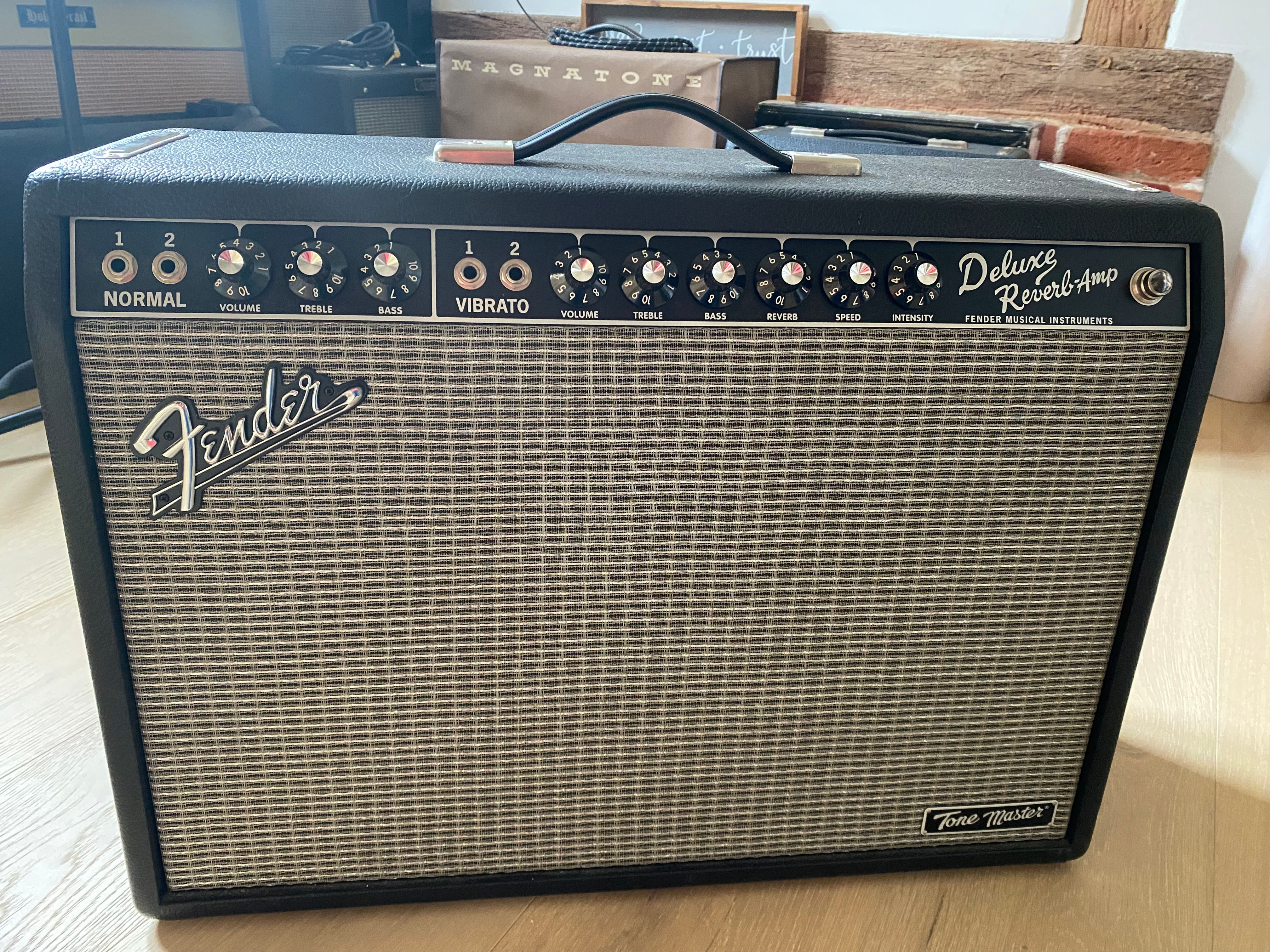 Fender Deluxe Reverb Tone Master Amp