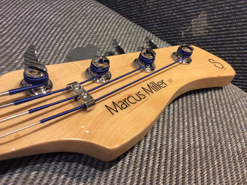 Thumbnail: Marcus Miller V7 Fretless Bass andPadded Gigbag