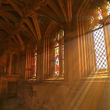 Luz ventana en la iglesia