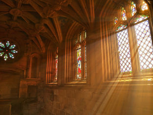 Thème inépuisable, l’architecture sacrée pose plus de questions qu’elle n’en résout