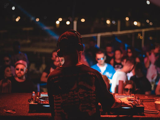 Onko yöelämästä tullut eksklusiivista luksuspalvelua, johon vain osalla on varaa?