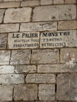 Cité souterraine de Naours 5 c - la rotonde - Le pilier monstre