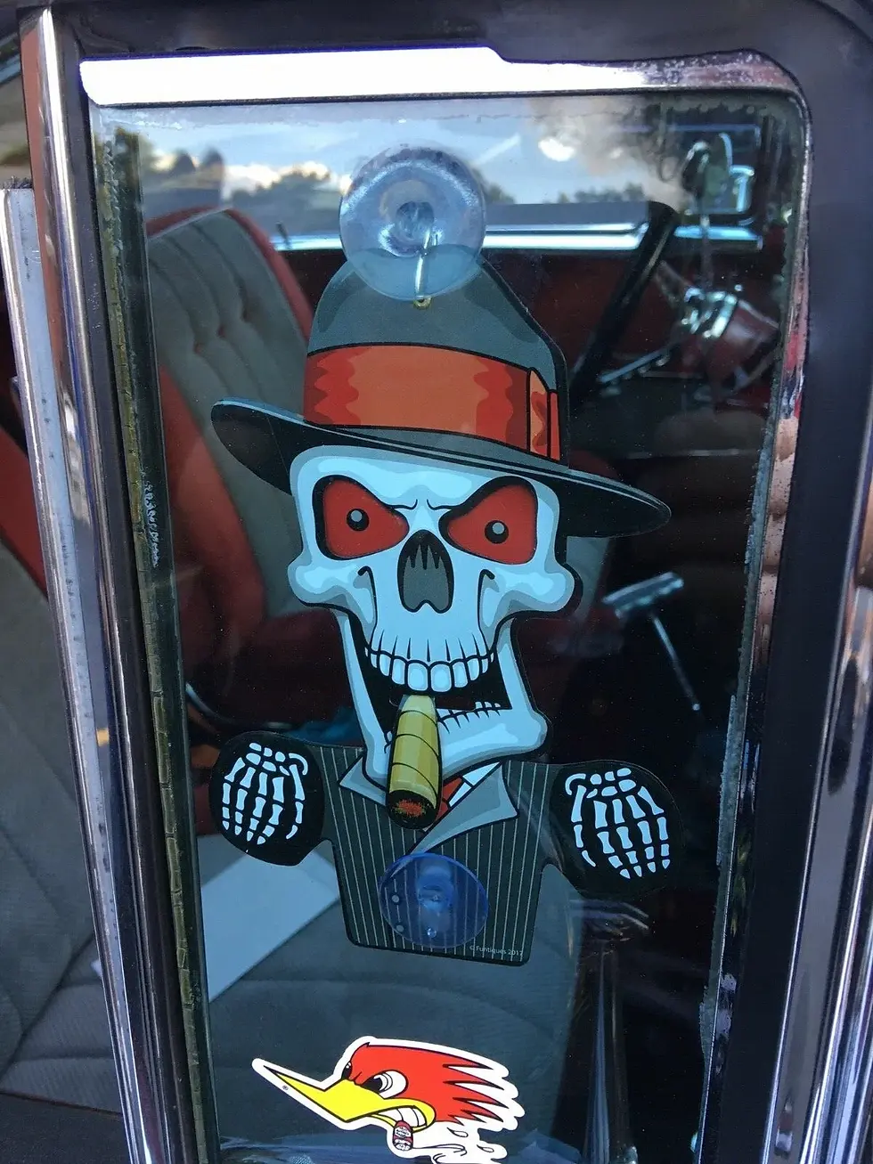 Thumbnail: Gangster license plate topper