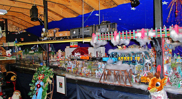 Christmas Layout - O Gauge Train 2.jpg