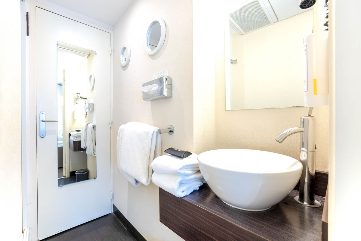Salle de Bain Moderne – Chambre Double Classique
