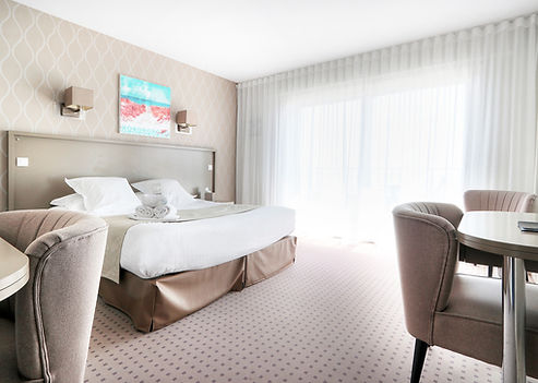 Chambre Côté Mer de La Petite Sirène à Quiberon, avec lit double et espace de séjour