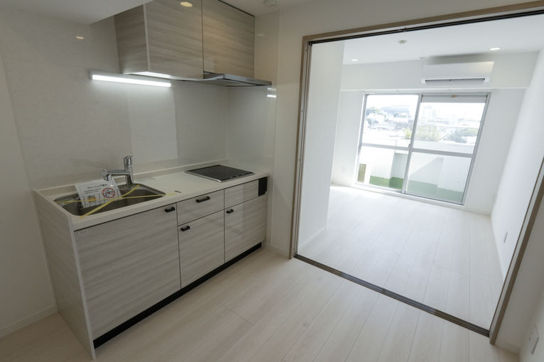 We have managed condominium projects around Jiyugaoka, renovating and reselling properties to maximize value