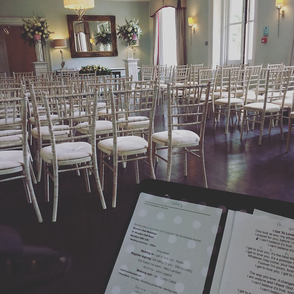 morden-hall-wedding-ceremony-guitarist