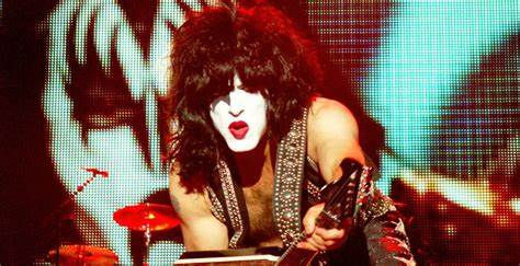 Paul Stanley se retrata após comentários considerados transfóbicos