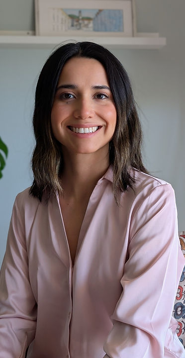 Daniella Reyes, coach profesional, en una sesión de coaching personalizada con un cliente