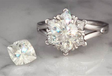 Differential between the moissanite and diamond