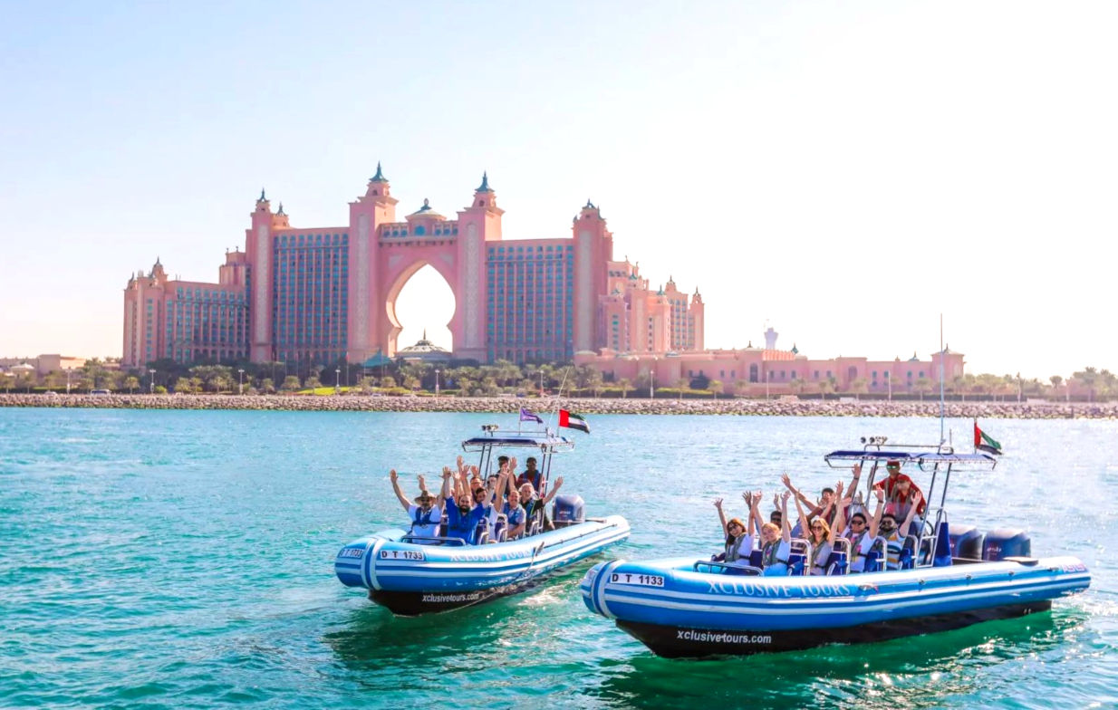 Tur cu barca cu motor în Dubai pentru adulți