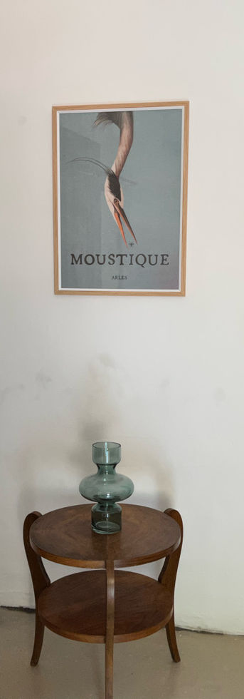 détail du gîte du château du Barry, mobilier ancien chîné et décoration soignée