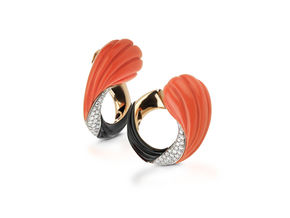 Oro rosa e bianco con diamanti con corallo e onice