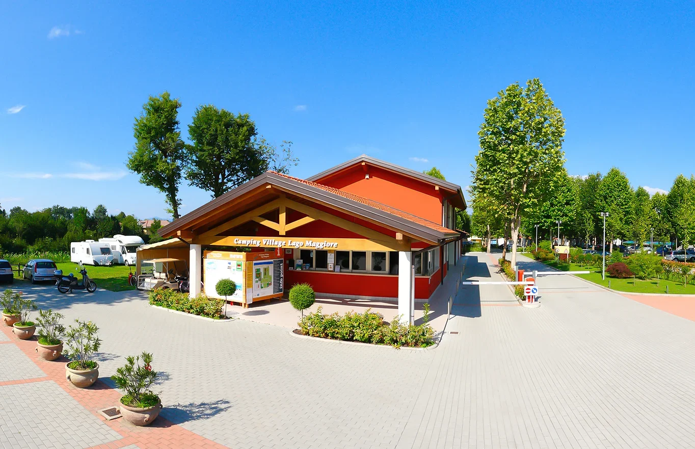ingresso interno camping village.webp
