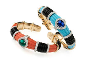 Oro rosa e bianco con smeraldi, zaffiri blu, diamanti con corallo, turchese e onice
