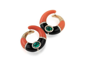 Oro rosa e bianco con smeraldi, diamanti con corallo e onice