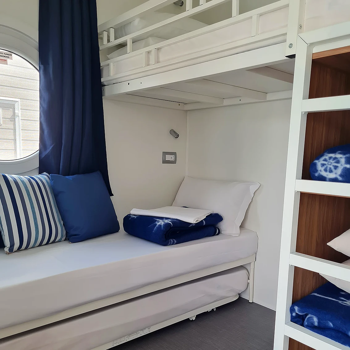 houseboats_141915.webp