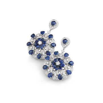 Oro bianco con zaffiri blu e diamanti
