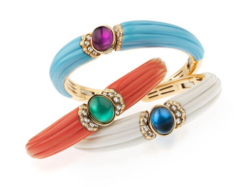 Oro rosa, giallo e bianco con zaffiri blu, rubini, smeraldi e diamanti con corallo, turchese e onice