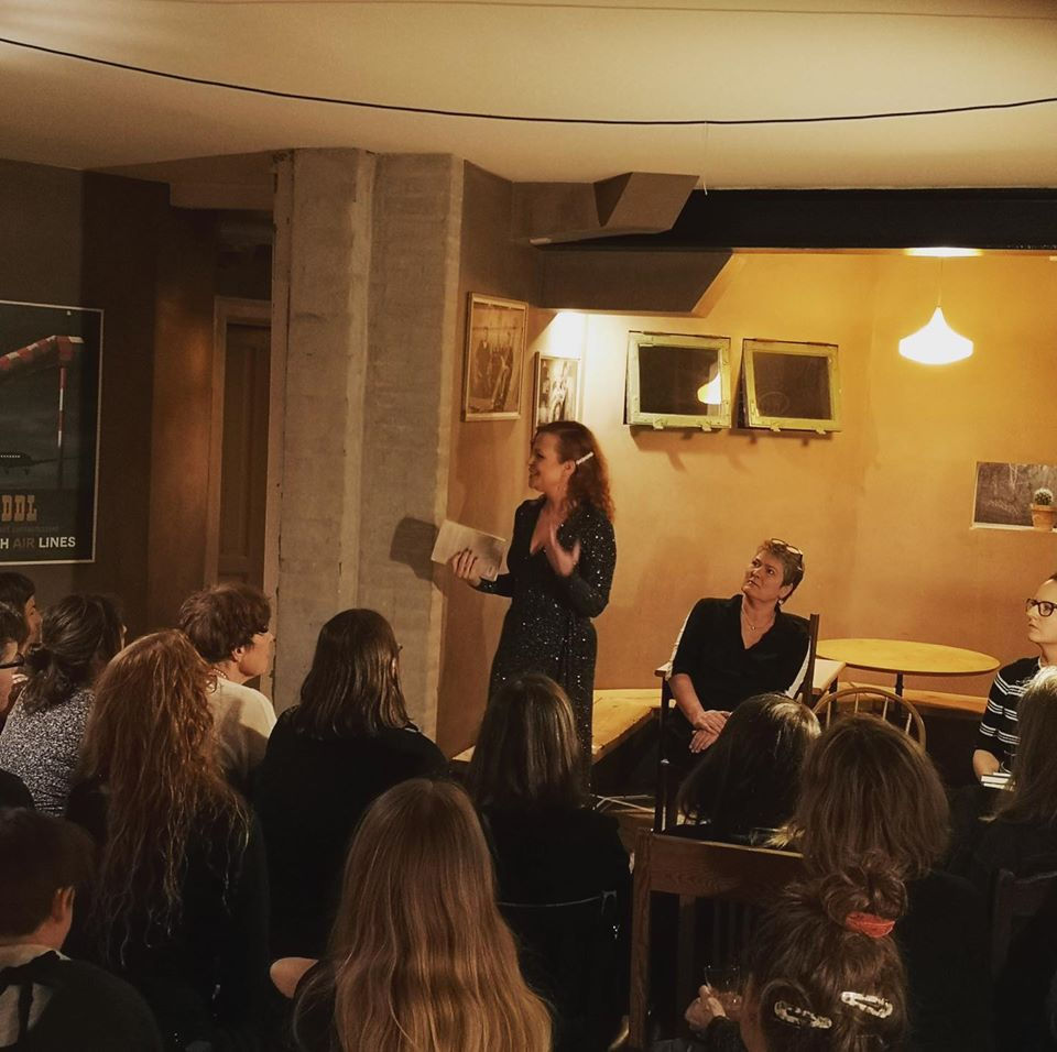 Karen Fastrup fortæller om "Hungerhjerte" til vores første arrangement på Gonzo: "Syg i Roen"