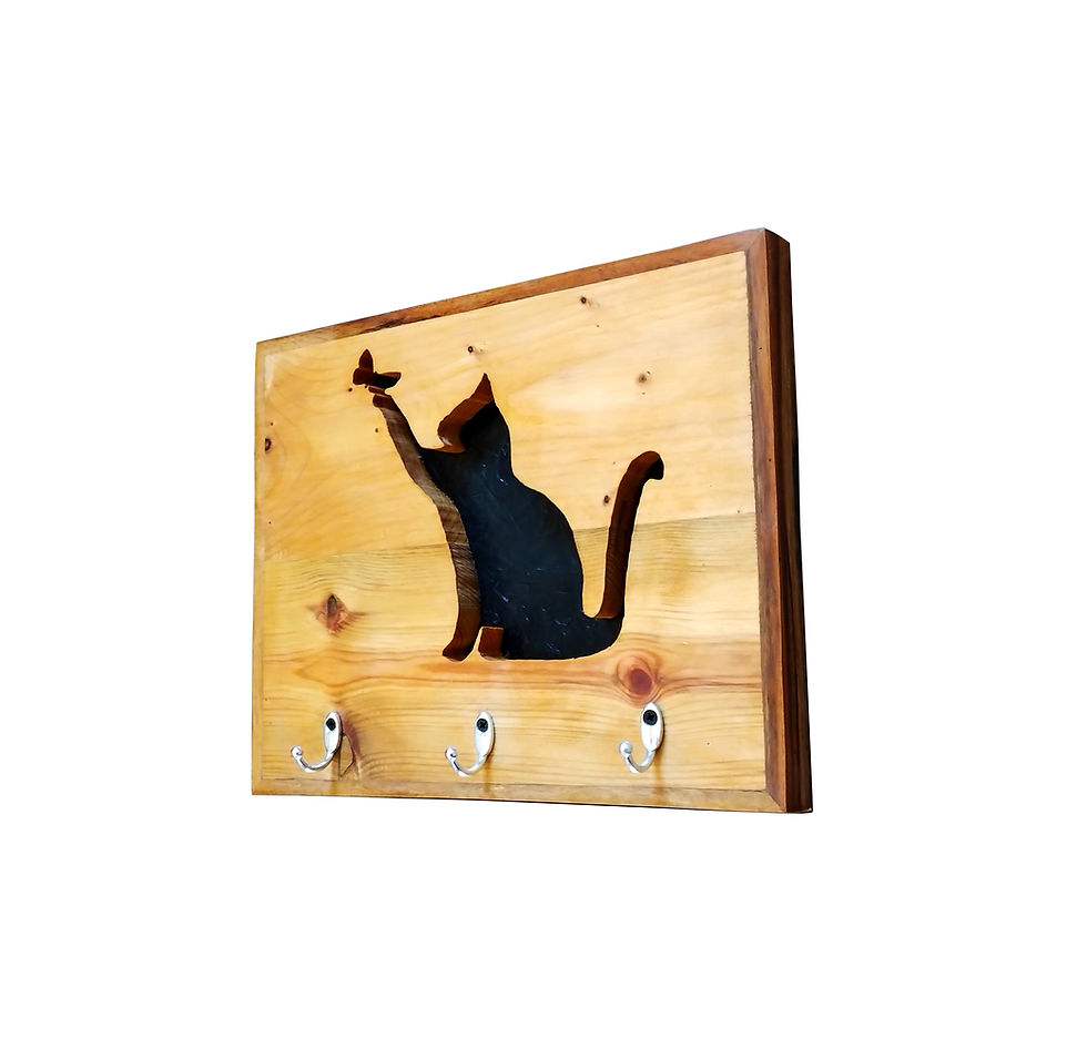 Miniatura: Porta chaves com desenho de gato em baixo relevo.