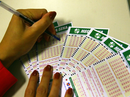 Mega-Sena pode pagar hoje prรชmio de R$ 110 milhรตes O jogo simples โ com seis dezenas marcadas โ custa R$ 5,00. O sorteio serรก realizado no Espaรงo da Sorte, em Sรฃo Paulo - SP