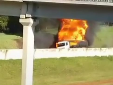 INCรNDIO NA ROD. DOS BANDEIRANTES EM CAMPINAS Caminhรฃo-tanque pegou fogo no sentido capital SP