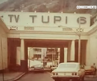 Hoje faz 45 anos Em 18 de julho de 1980, a Rede Tupi, a primeira emissora de televisão do Brasil, teve suas atividades encerradas devido à cassação de suas concessões pelo governo federal. As razões a