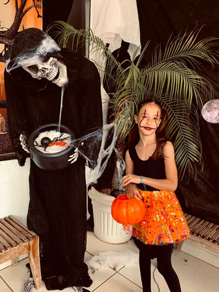 Halloween 2025 Crianรงas da escola de ingles, comemorando a data com muita diversรตes das mascaras e decoraรงรตes no local