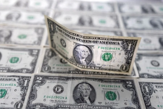 Finanças Dólar cai a R$ 4,95 com otimismo sobre acordo de paz entre EUA e Irã; Ibovespa sobe Barril de petróleo Brent desaba 10% e cai abaixo de US$ 90