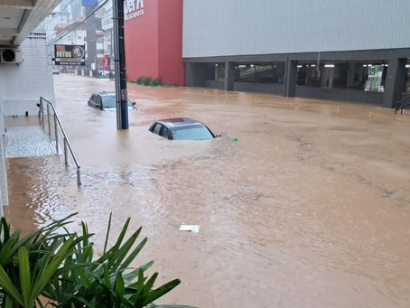 Chuvas levam quatro cidades a decretar emergência em Santa Catarina Defesa Civil alerta para risco de alagamentos e deslizamentos