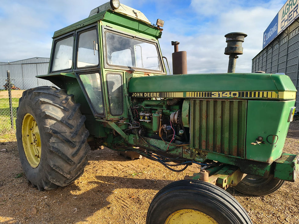 Miniatura: TractorJohn Deere 3140