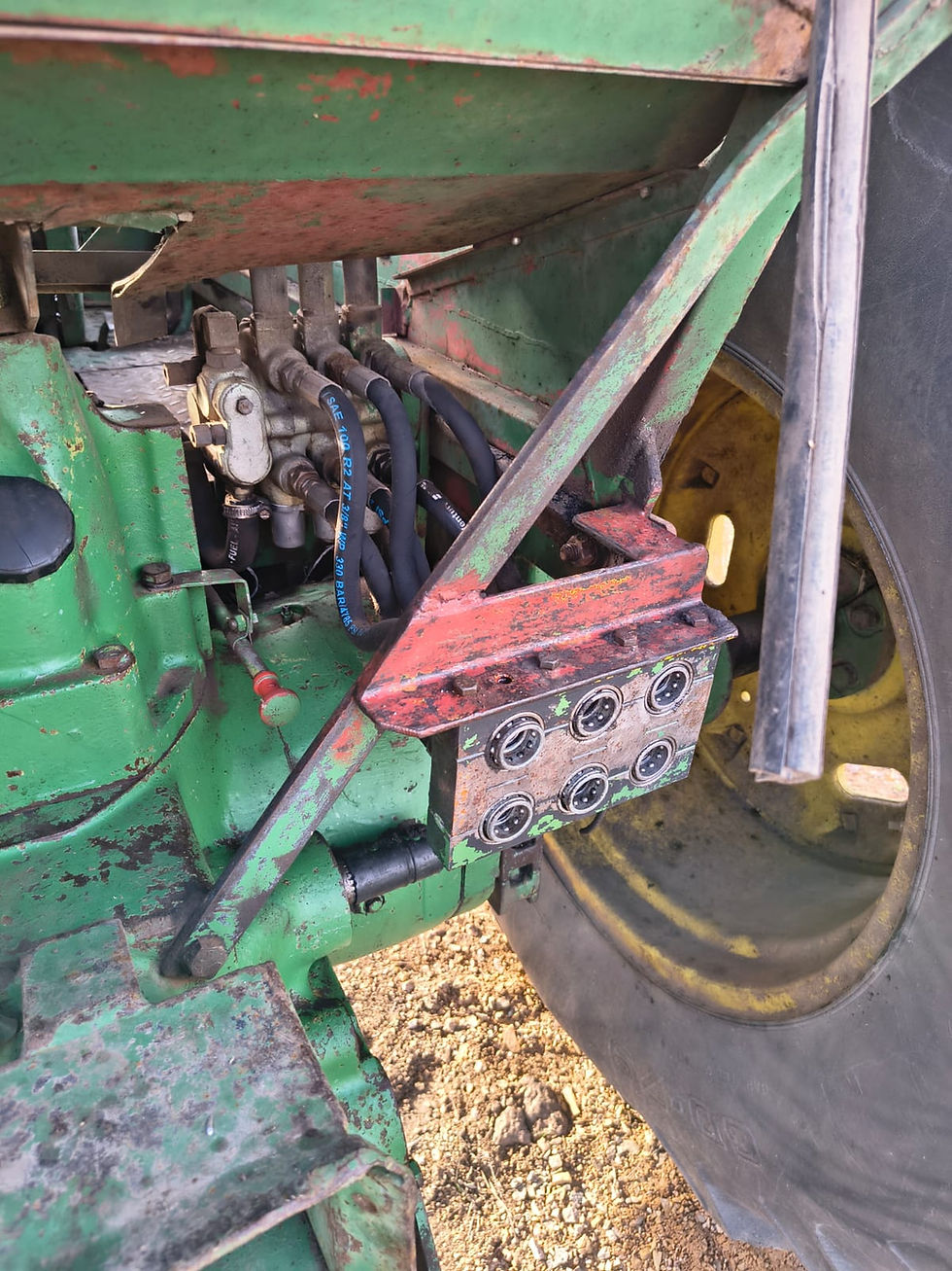 Miniatura: TractorJohn Deere 3140