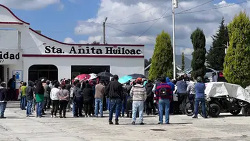 VECINOS DE SANTA ANITA HUILOAC CIERRAN PRESIDENCIA COMUNAL POR CONFLICTO DE AGUA
