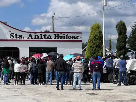 VECINOS DE SANTA ANITA HUILOAC CIERRAN PRESIDENCIA COMUNAL POR CONFLICTO DE AGUA