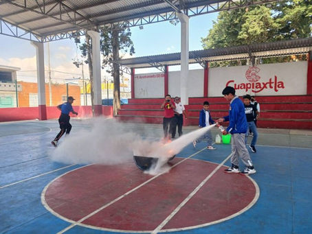 CAPACITAN A COMUNIDAD ESCOLAR EN PRIMEROS AUXILIOS Y PREVENCIÓN DE INCENDIOS EN CUAPIAXTLA