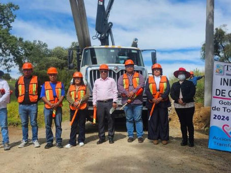 EJECUTAN EN TOCATLÁN OBRA DE ALUMBRADO PÚBLICO EN CALLE VICENTE GUERRERO