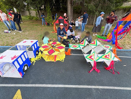 FAMILLAS DE HUAMANTLA LLENAN EL CIELO DE COLOR EN CONCURSO DE PAPALOTES