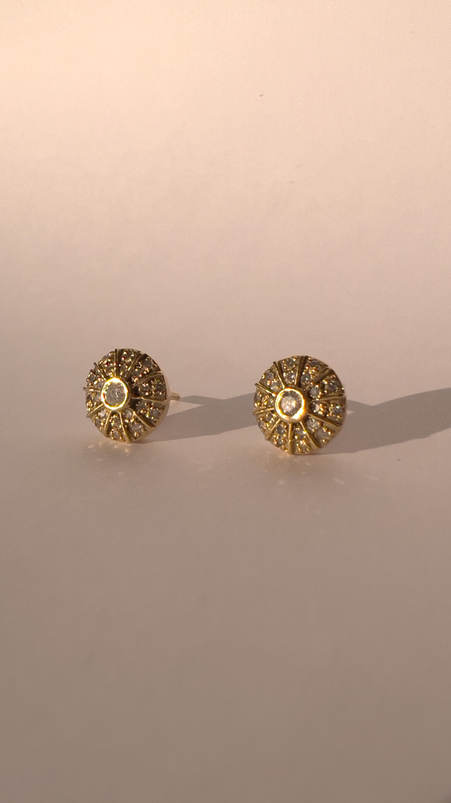 Brinco pizza em ouro amarelo e diamantes