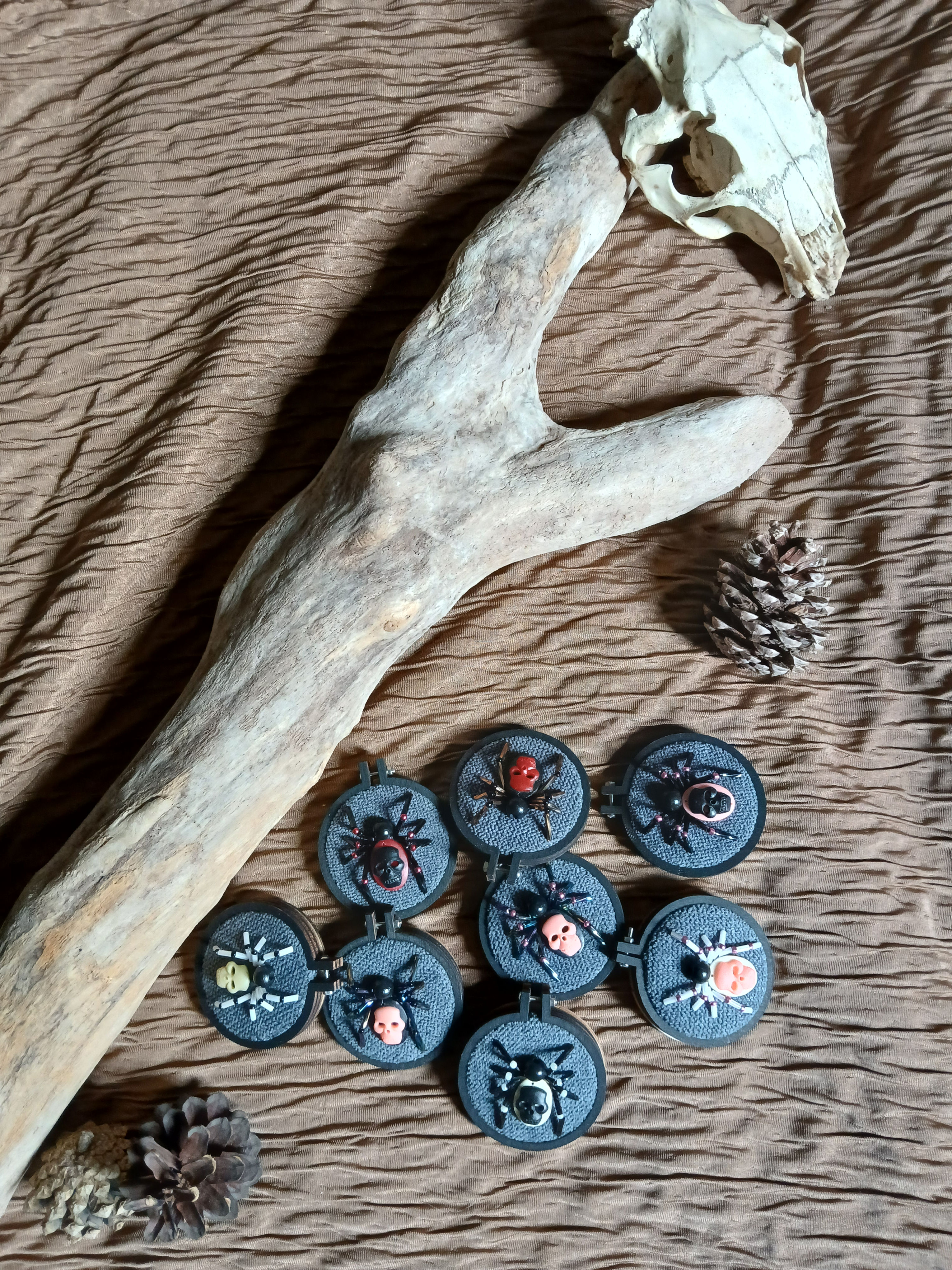 Mini araignée brodée