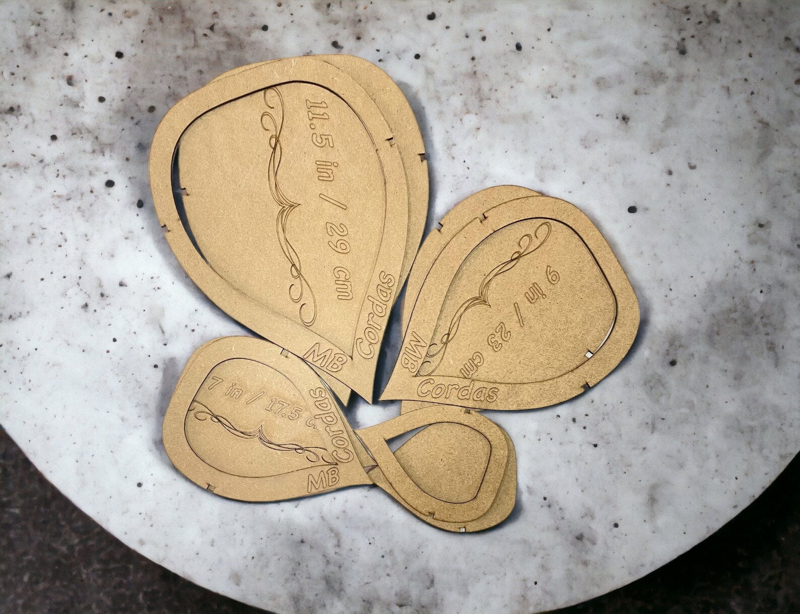 Gabarit pour decoupe Feuilles/Plumes